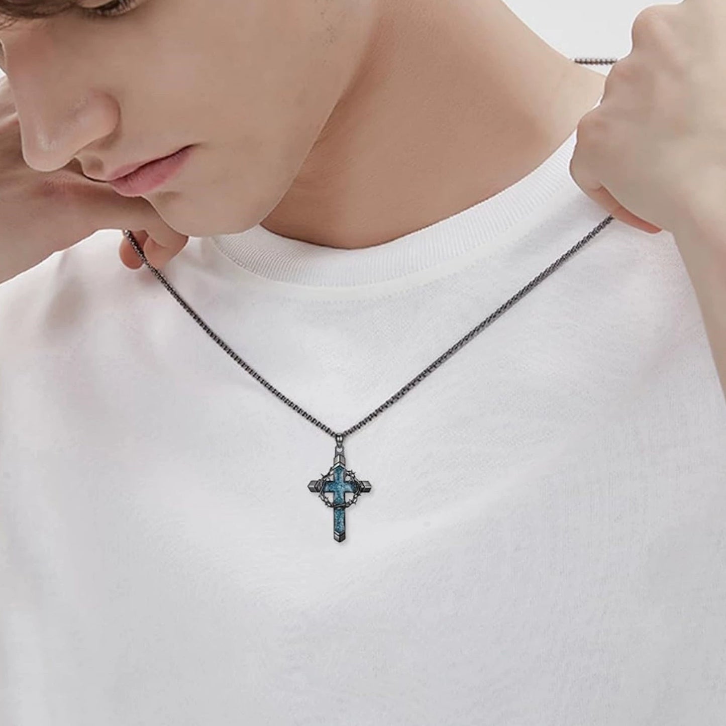 Vintage Crown of Thorns Cross Pendant Necklace – Timeless Symbol of Faith